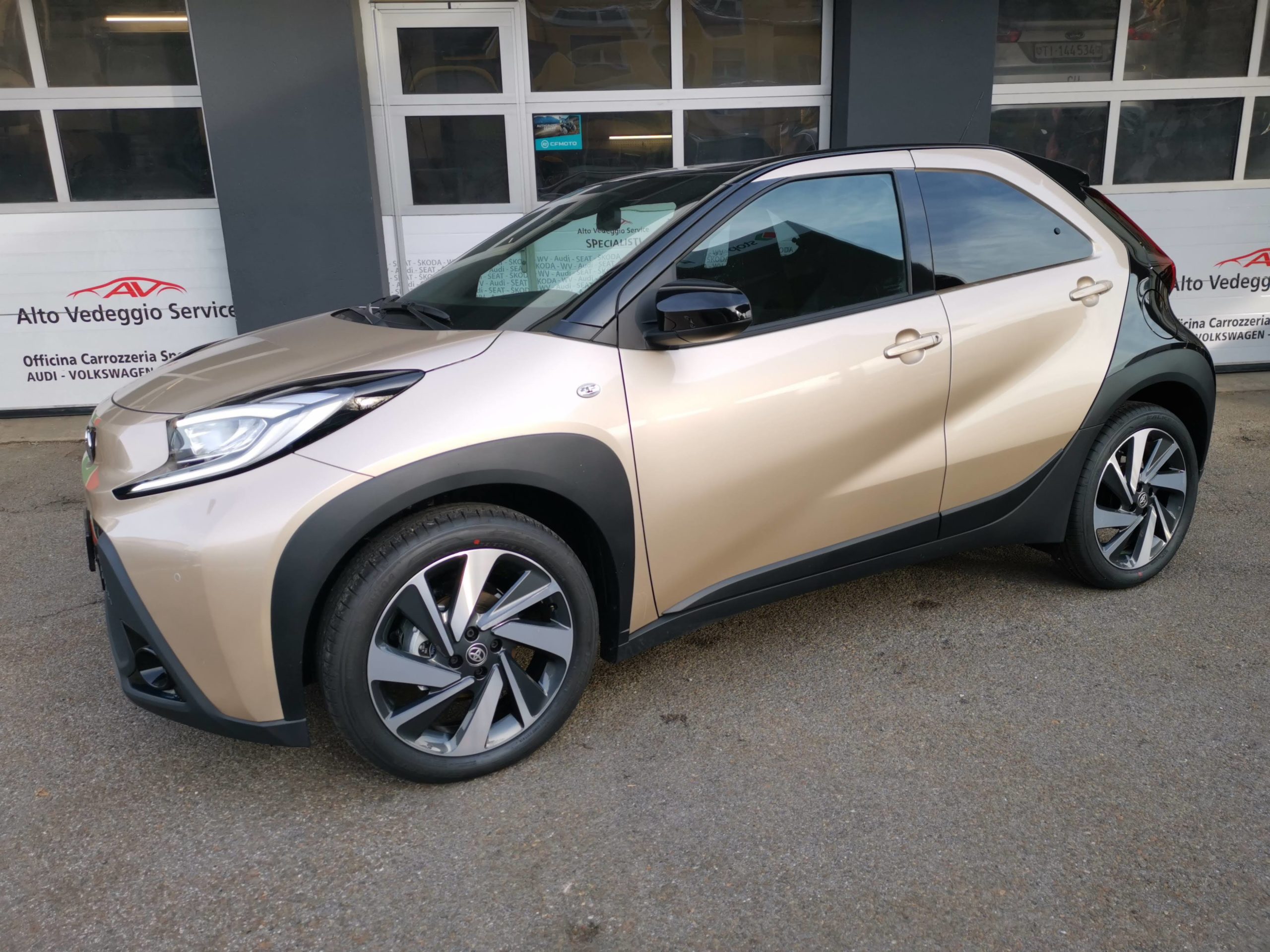 Nuova Km 0  TOYOTA Aygo X 1.0 VVT-i Executive Aut.