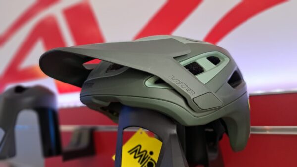 CASCO LAZER MTB JAKAL MIPS